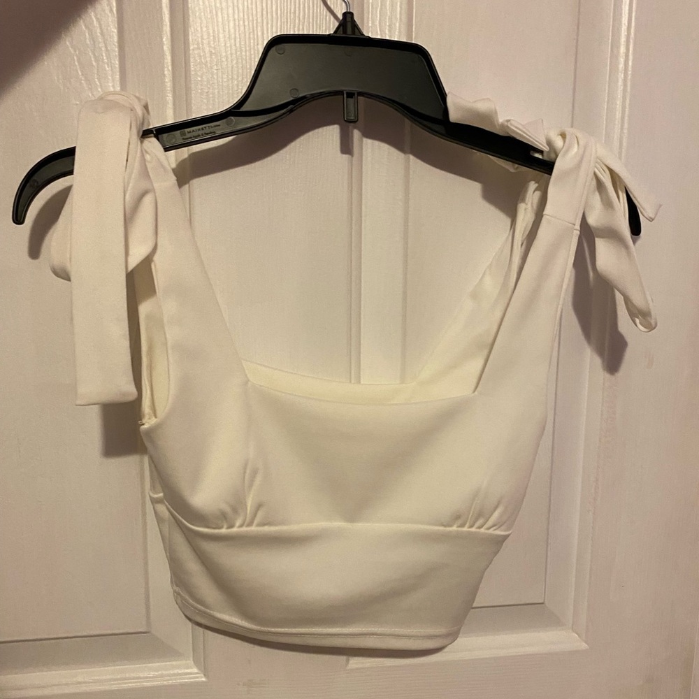Adorable cropped white tank top with tied straps